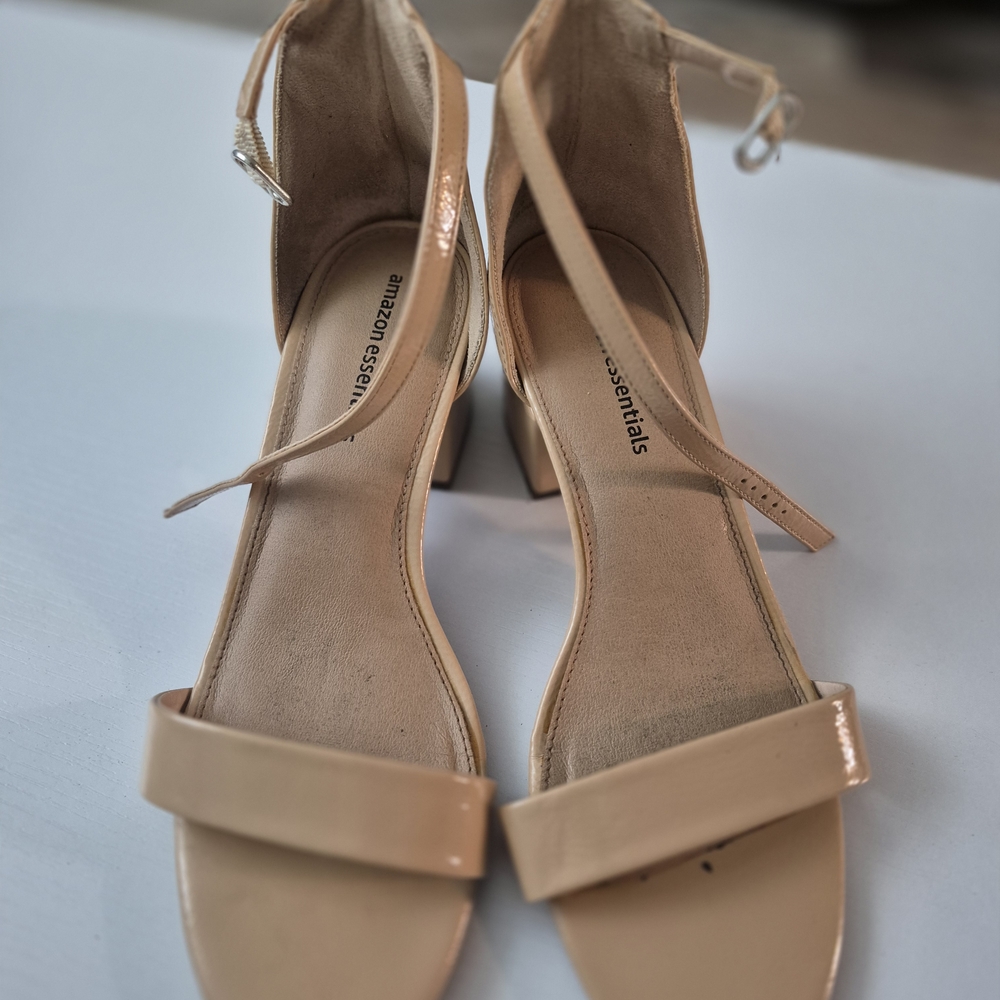 Amazon Essentials Women's Tan Sandals